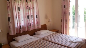 Vila família, 2 quartos, piscina particular, vista para o jardim | Ferros/tábuas de passar roupa, Wi-Fi de cortesia