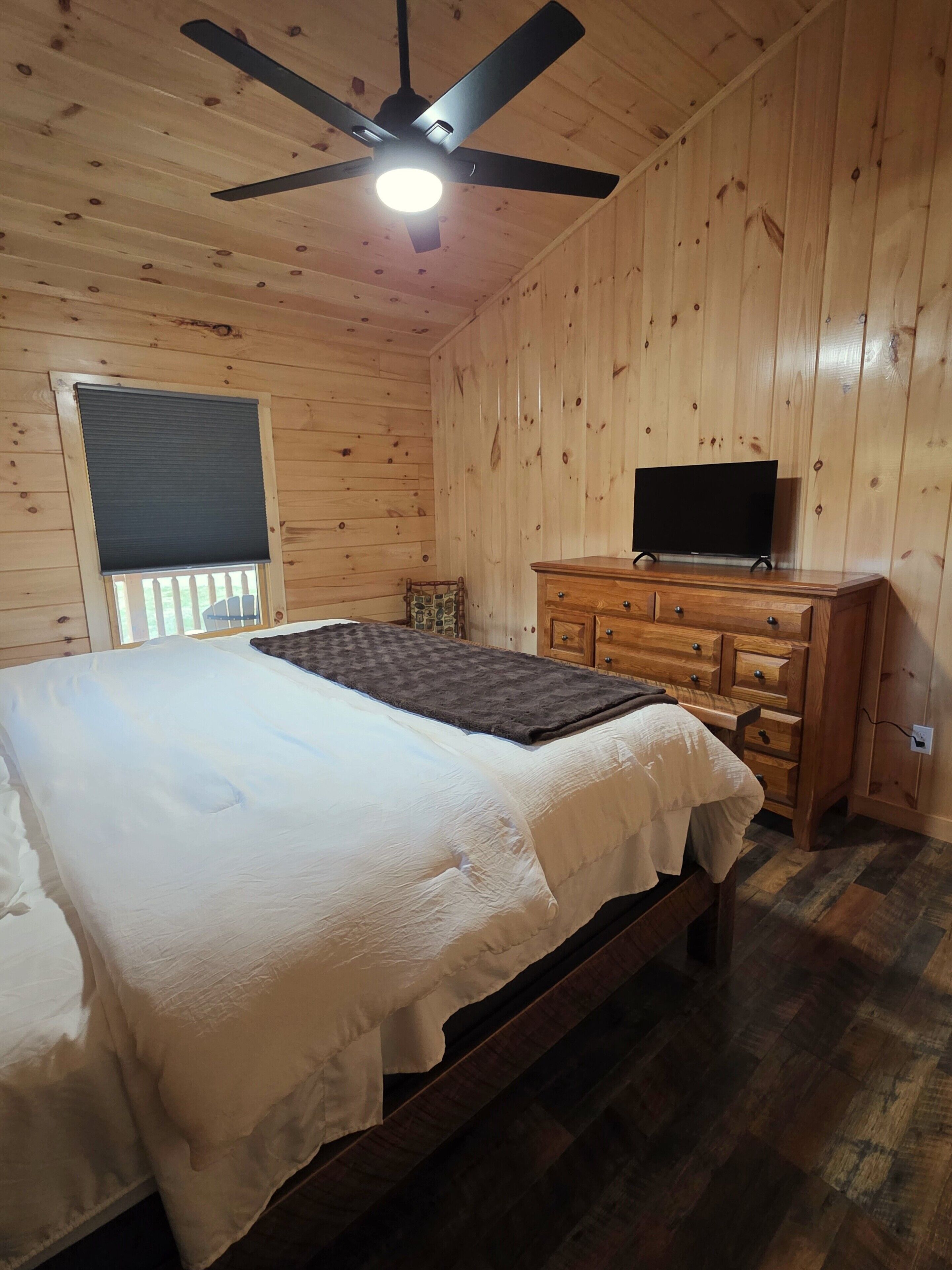 3 室のベッドルーム、アイロン / アイロン台、WiFi (無料)、ベッドシーツ