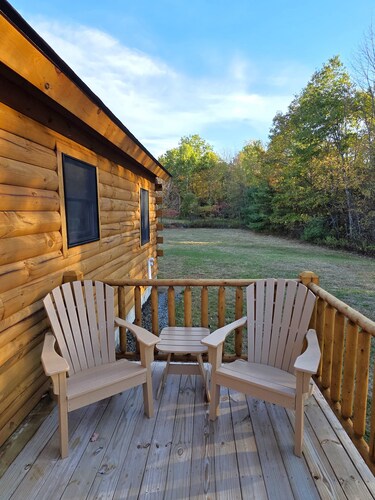 Brand New Log Home 3-bedroom / 2-bath minutes from Ski and Foliage!