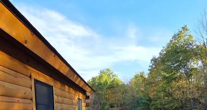 Brand New Log Home 3-bedroom / 2-bath minutes from Ski and Foliage!