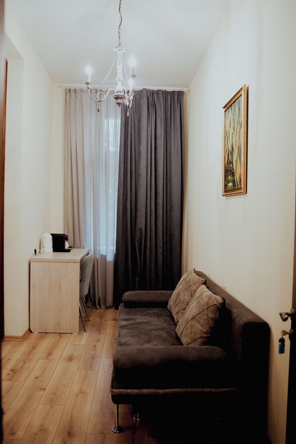 Design Suite | Living area | 120-cm Smart TV with satellite channels, video-game console, printers