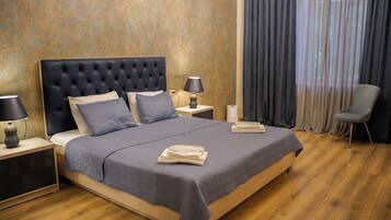 Design Suite | Premium bedding, pillowtop beds, in-room safe, desk