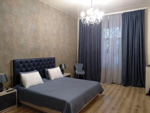 Premium bedding, in-room safe, individually decorated