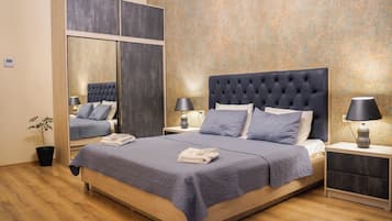 Design Suite | Premium bedding, pillowtop beds, in-room safe, desk