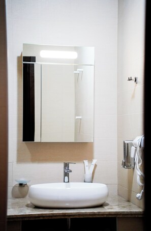 Basic Double Room, Courtyard View | Bathroom | Free toiletries, hair dryer, slippers, bidet