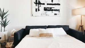 1 bedroom, desk, iron/ironing board, travel cot - Designer 1 bed  5 min to Old Town  Sleeps 4  4 pools and spas  Dogs welcome! (La Quinta)