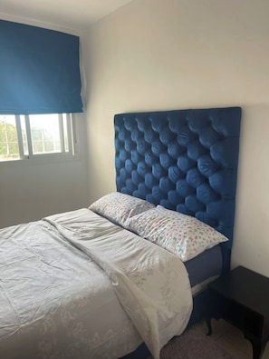 2 bedrooms, iron/ironing board, internet, bed sheets