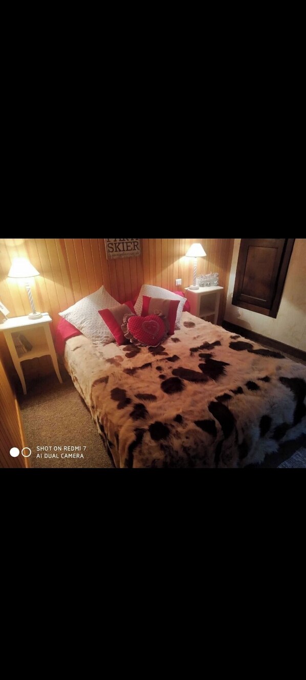 2 quartos, ferros/tábuas de passar roupa, Wi-Fi, roupa de cama