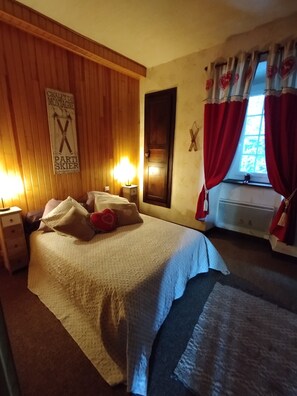 2 bedrooms, iron/ironing board, WiFi, bed sheets - Opposite the spa and playground - 2-bedroom apartment - sleeps 4/6 (Luz-Saint-Sauveur)