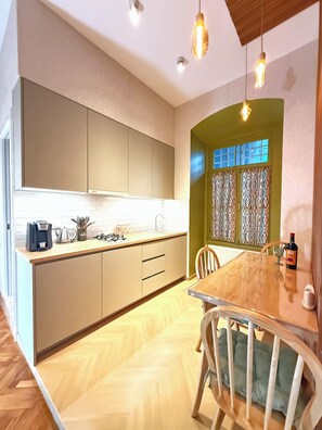 Microwave - Qeto's House (Tbilisi)