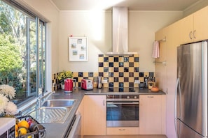 Fridge, microwave, stovetop, dishwasher