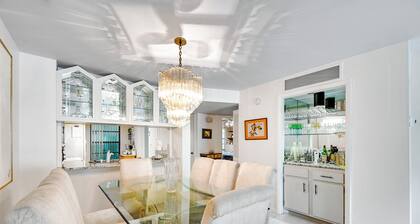 Waterfront Marco Island Condo < 1/4 Mi to Beach!