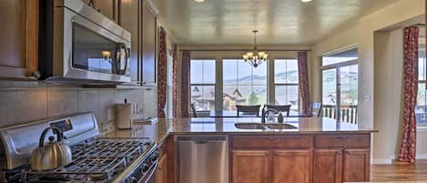 House (4 Bedrooms) | Interior