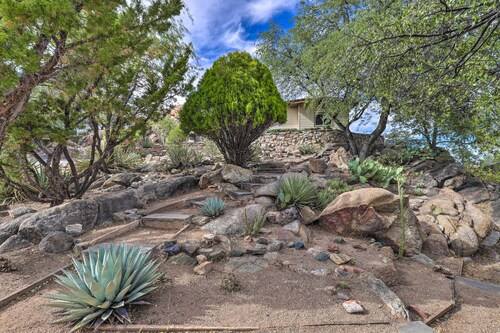 Walk to Watson Lake: Private Prescott Home!