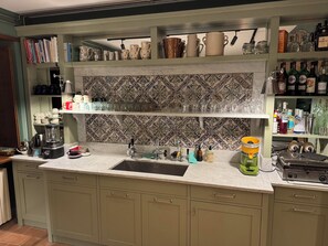 Oven, stovetop, dishwasher