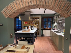 Oven, stovetop, dishwasher