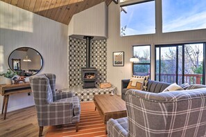 House (5 Bedrooms) | Interior