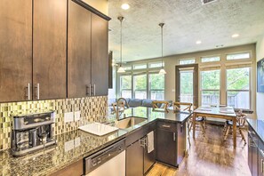 Apartment (3 Bedrooms) | Interior - Family-friendly Spring Townhouse w/ Backyard! (Spring)