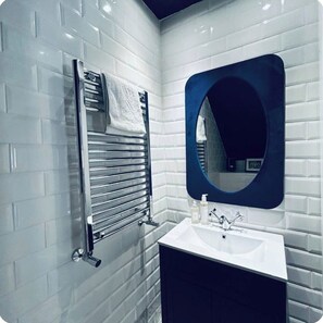 Shower, towels - Lodge - Sleeps 18, pet Friendly & Free Parking (Gateshead)