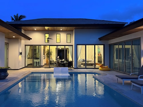 3 BR Pool Villa - Daily Cleaning - Walk to Bangtao Beach, Shops and Restaurants