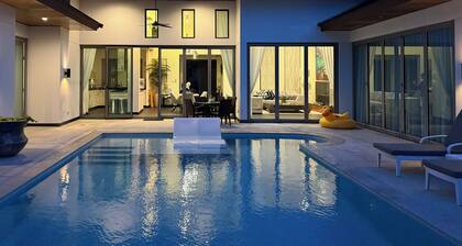 3 BR Pool Villa - Daily Cleaning - Walk to Bangtao Beach, Shops and Restaurants