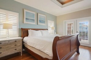 5 bedrooms, iron/ironing board, WiFi, bed sheets