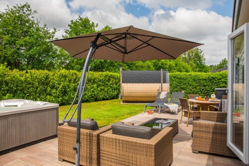 Luxury Holiday Chalet 1-4 persons with Private Jacuzzi, Private Sauna and Sun Shower.