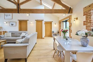 TV, fireplace, DVD player, offices