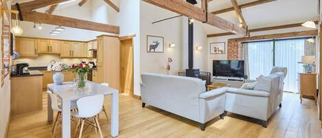 TV, peis, DVD-spiller og bøker