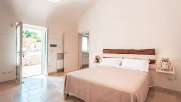 3 bedrooms, in-room safe, iron/ironing board, travel crib