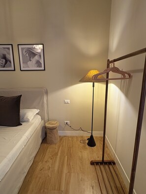 3 bedrooms, iron/ironing board, internet, bed sheets