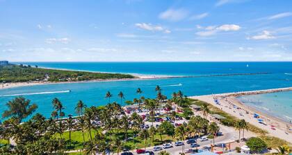 Oceanfront Inn Room #20- Ocean View Balcony, 2 Full Beds