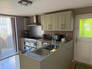 House, 6 Bedrooms, Smoking | Interior - Spacious 6 Bedroom Family House (Barnsley)