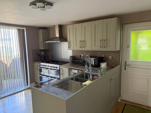 House, 6 Bedrooms, Smoking | Interior - Spacious 6 Bedroom Family House (Barnsley)