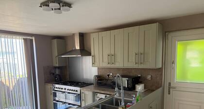 Spacious 6 Bedroom Family House