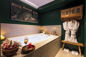 Jetted tub, hair dryer, towels, soap