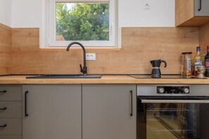 Cookware/dishes/utensils