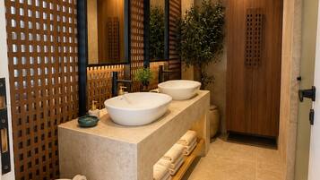 Hair dryer, bidet, towels, shampoo