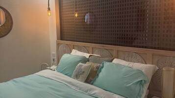 1 chambre, fer et planche à repasser, Wi-Fi gratuit, draps fournis