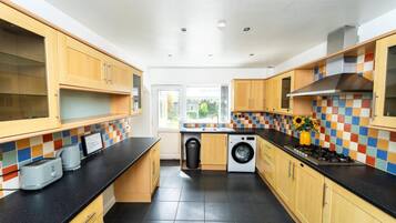 Peti sejuk, ketuhar gelombang mikro, ketuhar, dapur