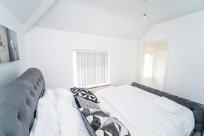 3 chambres, fer et planche à repasser, Wi-Fi gratuit, draps fournis