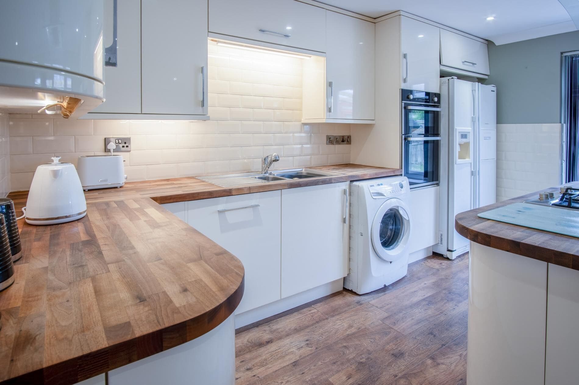 Cottage (3 Bedrooms) | Private kitchen | Oven, stovetop, dishwasher, electric kettle