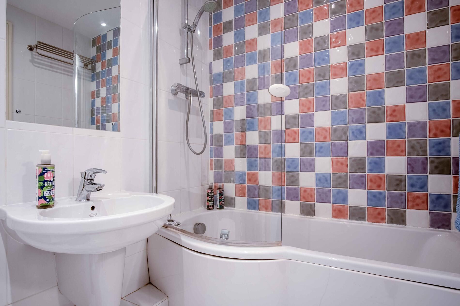 Apartment (2 Bedrooms) | Bathroom | Towels