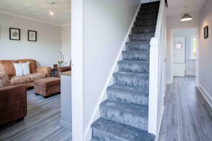 Floor plan - Larkfield - 3 Bedroom Holiday Home - Penally (Tenby)