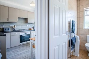 Floor plan - Larkfield - 3 Bedroom Holiday Home - Penally (Tenby)