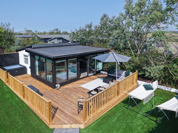 Vista frontal de la propiedad