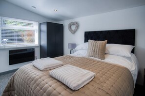 Floor plan - Cedars Lodge - Hot Tub - Penally - Tenby (Tenby)