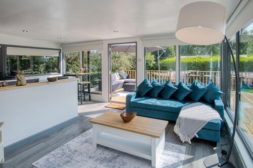 Cedars Lodge - Hot Tub - Penally - Tenby