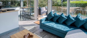 Cedars Lodge - Hot Tub - Penally - Tenby