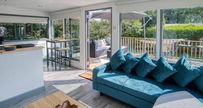 Cedars Lodge - Hot Tub - Penally - Tenby